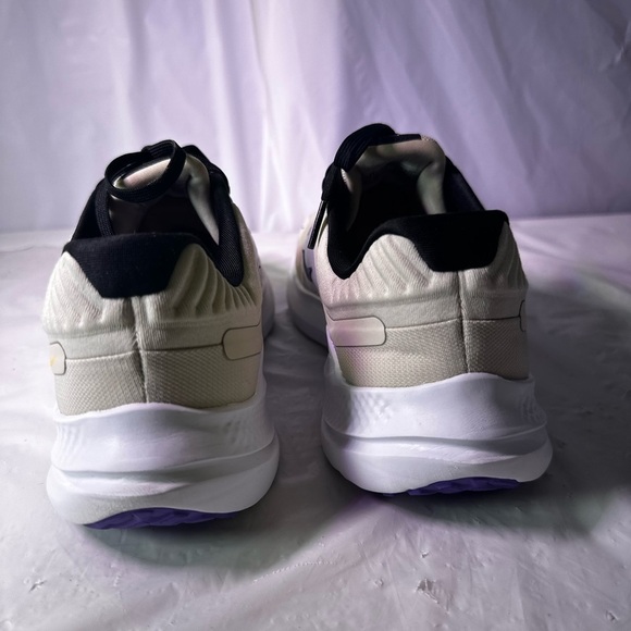 Nike Men\'s Cream and Purple Athletic Shoes main image 6